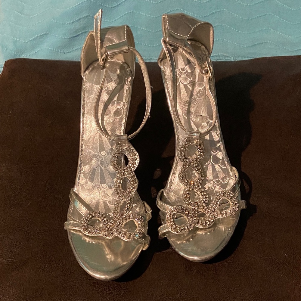 Elegant Silver Women's Sandals